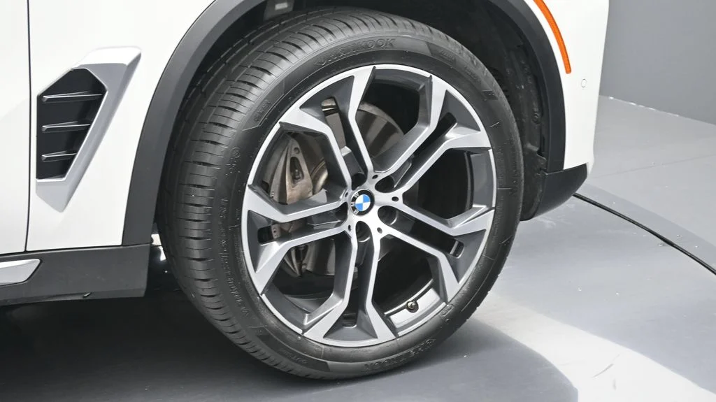 Certified Used 2024 Alpine White BMW sDrive40i image 6