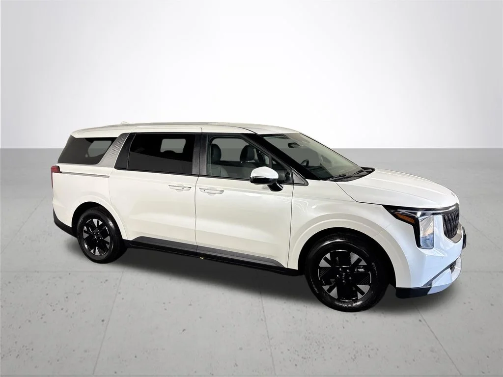 New 2026 Snow White Pearl Kia LXS image 4