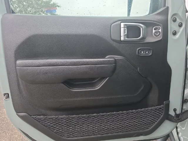 Used 2024 Gray Jeep Rubicon image 27