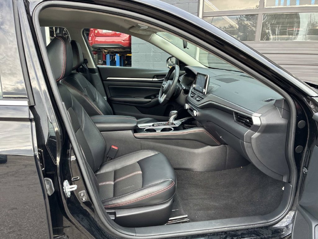 Used 2024 Black Nissan 2.5 SR image 9