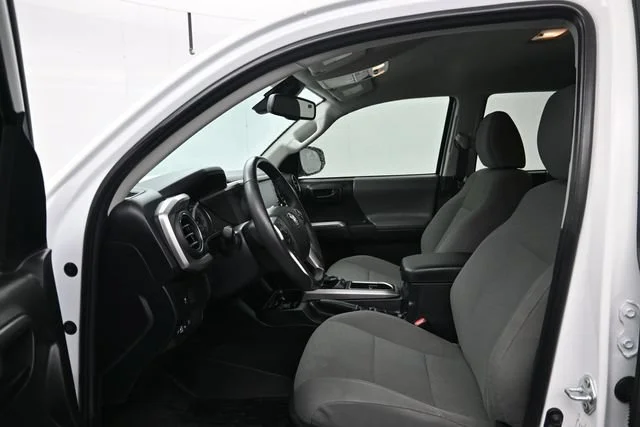 Used 2022 White Toyota SR5 image 10