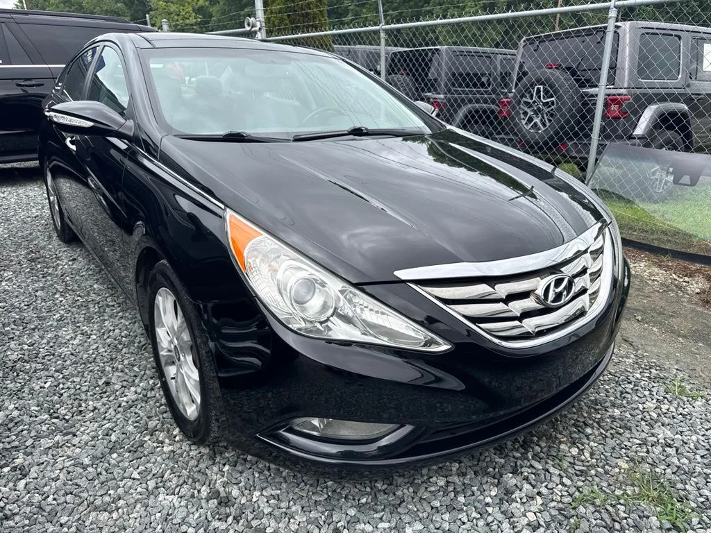 Used 2013 Black Hyundai Limited image 2