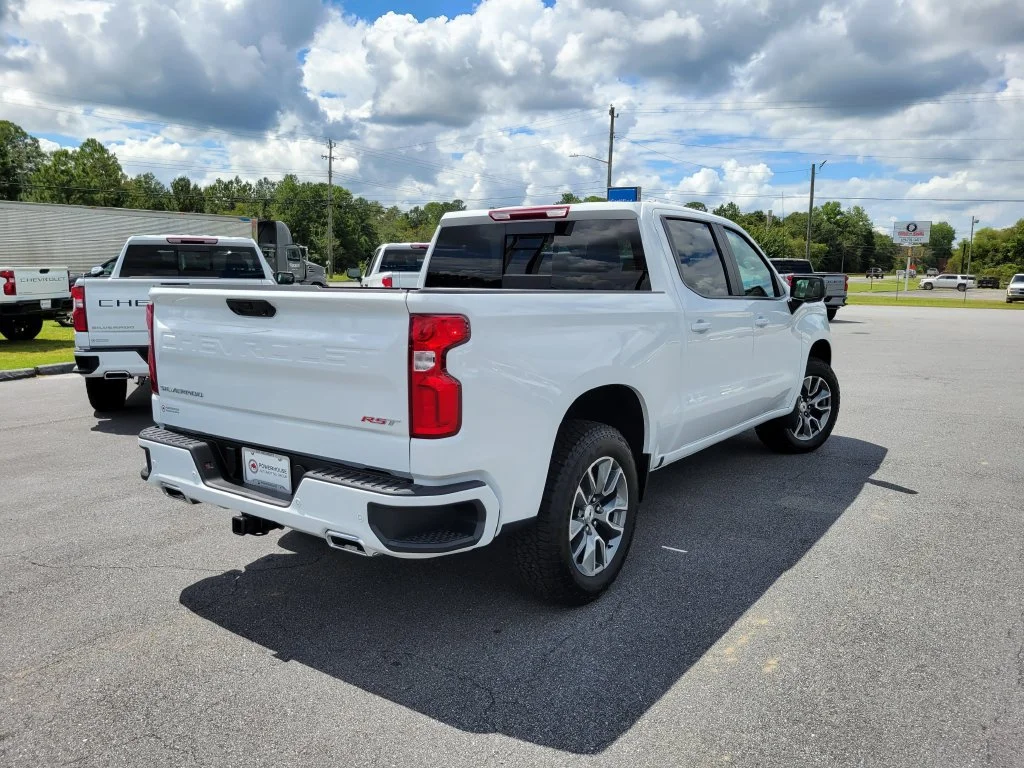 New 2026 Summit White Chevrolet RST image 6