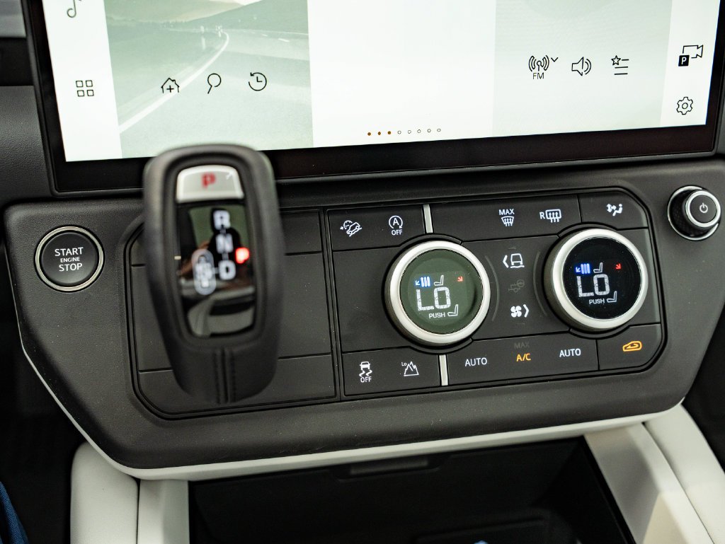 New 2026 Tasman Blue Land Rover X-Dynamic SE image 35