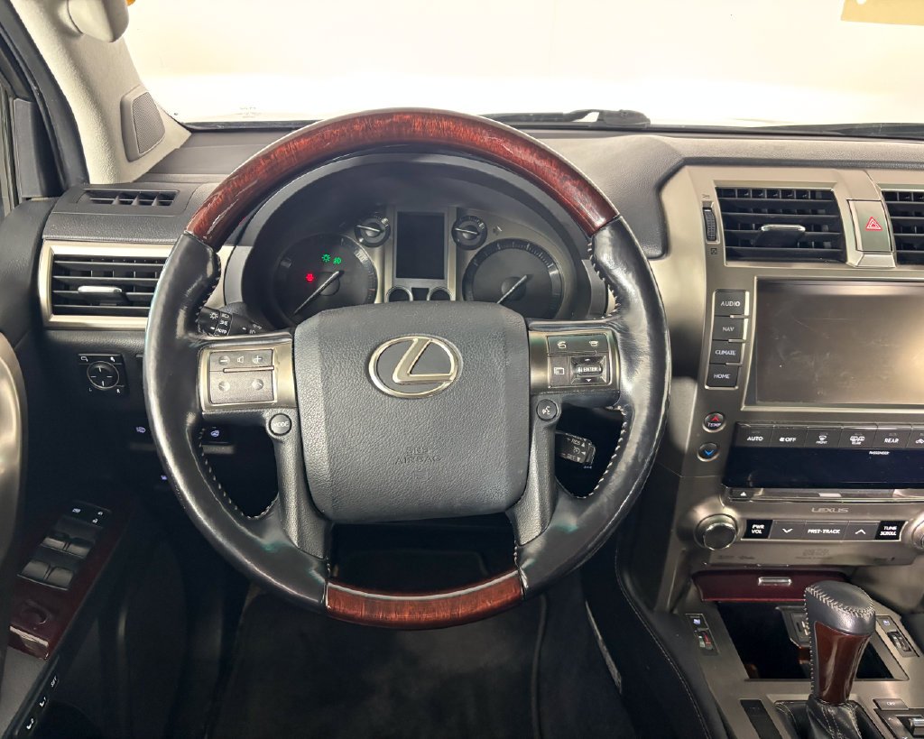 Used 2016 Black Lexus 460 Luxury image 8