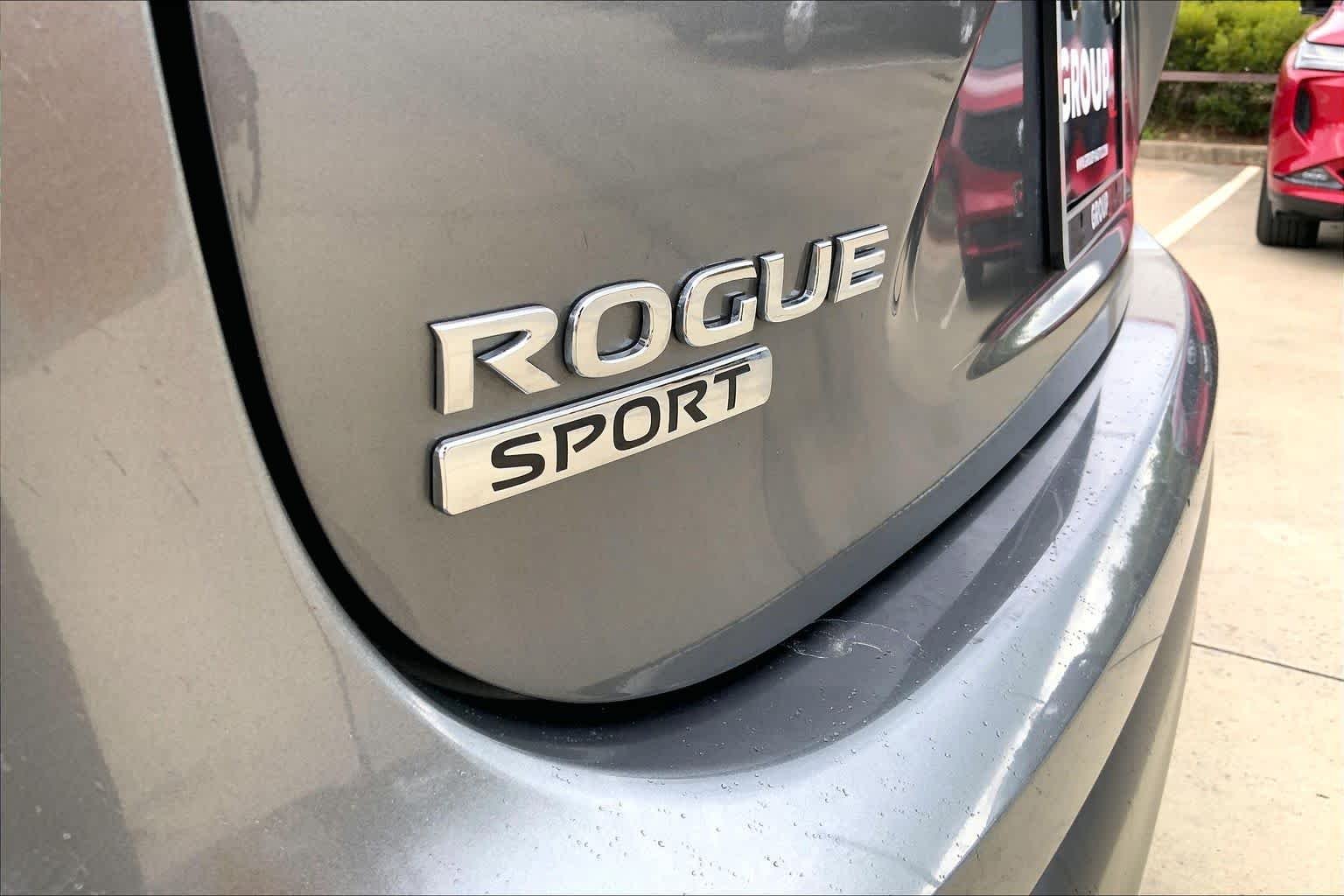 Used 2018 Gun Metallic Nissan SL image 31