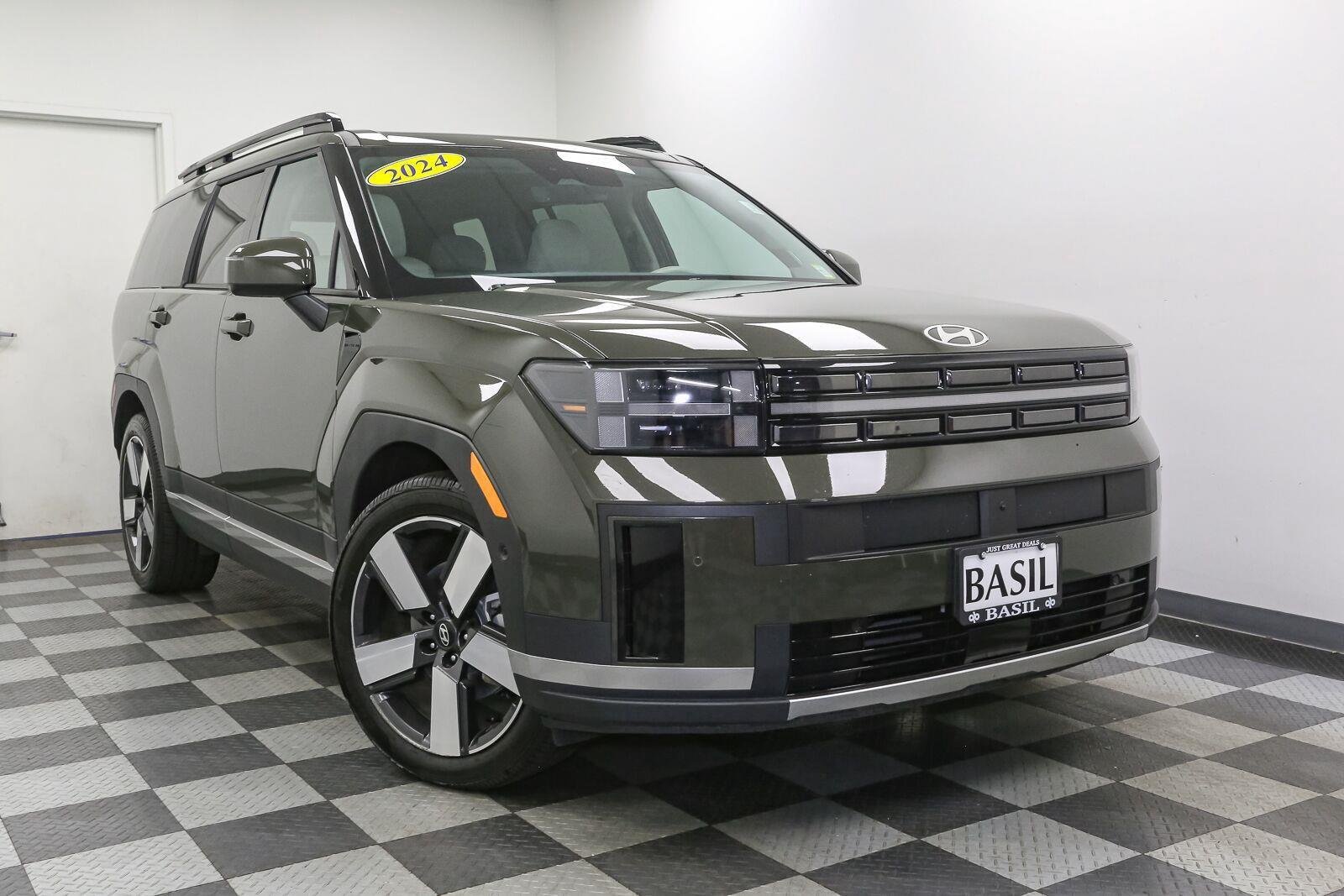 Used 2024 Rockwood Green Hyundai Limited image 2