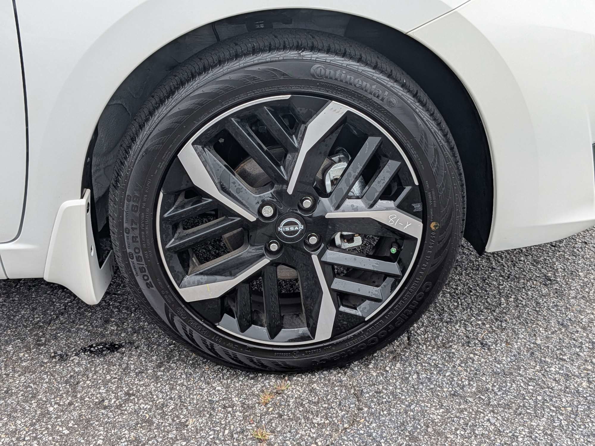 Certified Used 2025 White Nissan 1.6 SR image 9