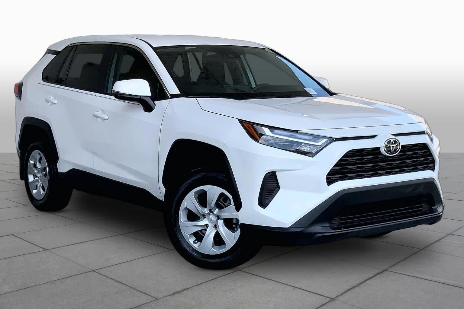Used 2025 Ice Cap Toyota LE image 3