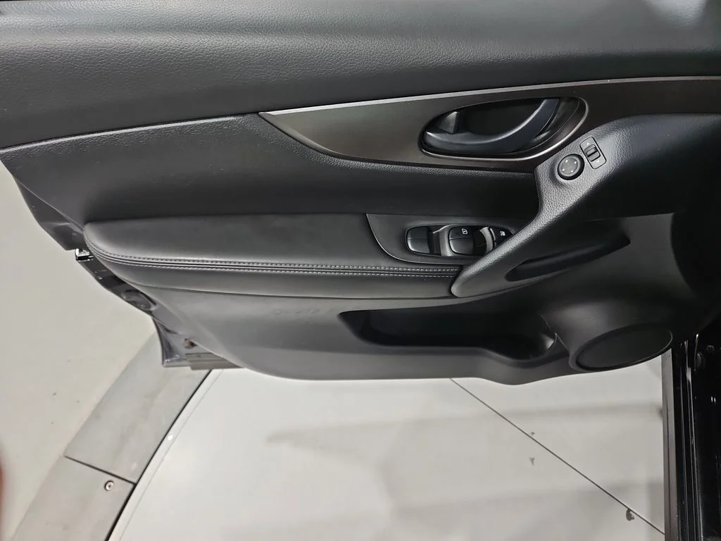 Used 2021 Black Nissan S image 11
