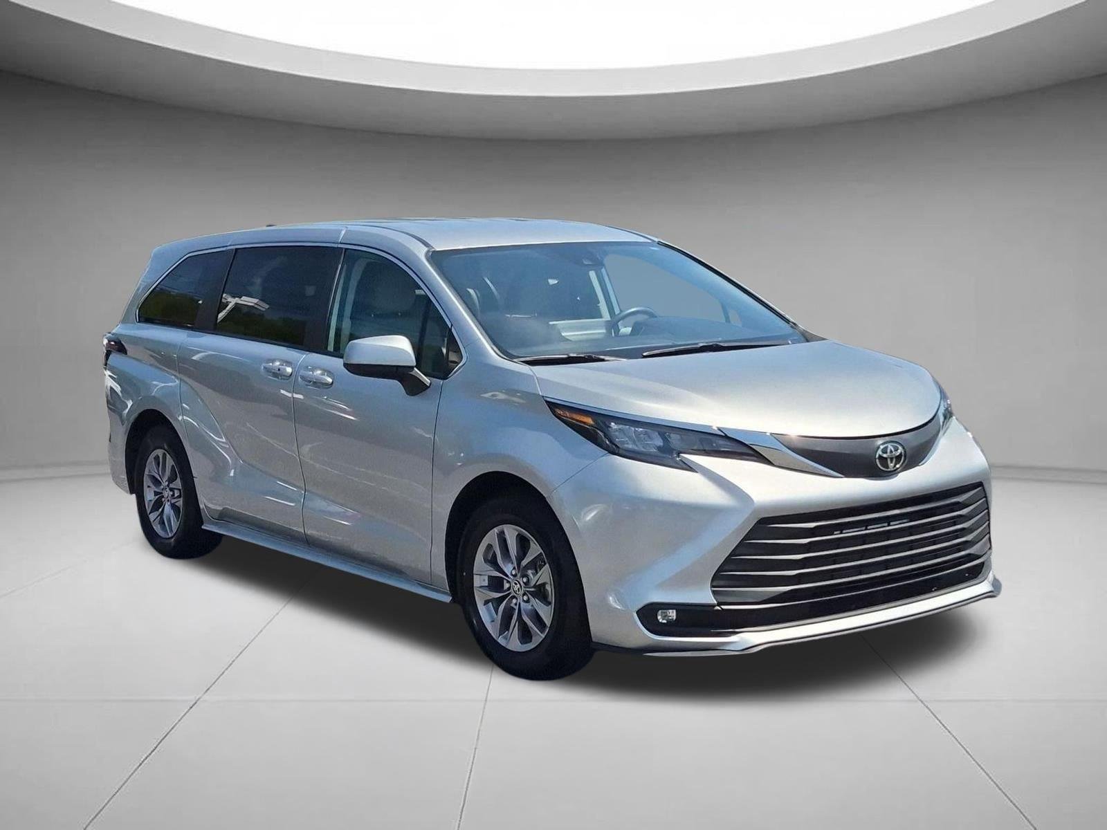 Used 2024  Toyota LE image 7
