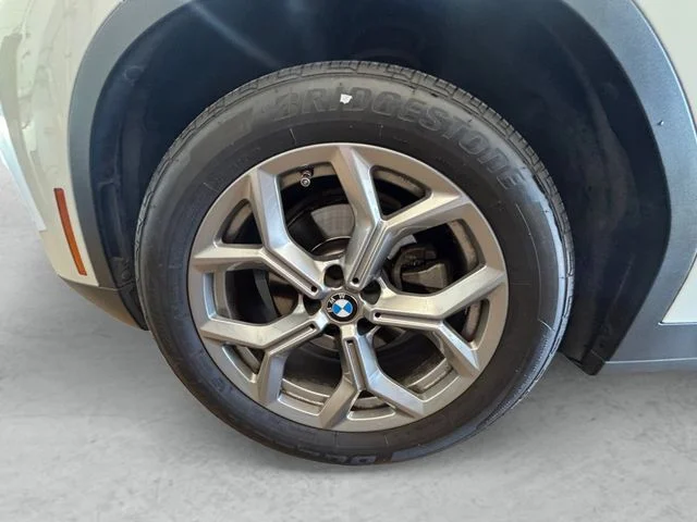 Used 2022 White BMW sDrive30i image 24
