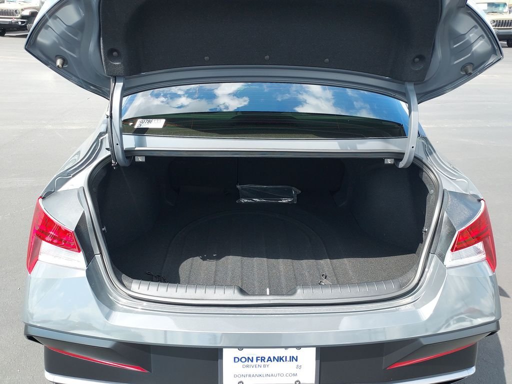 Used 2024 Gray Hyundai SEL image 9