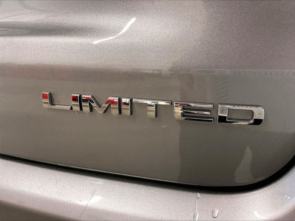 Used 2022 Silver Jeep Limited image 11