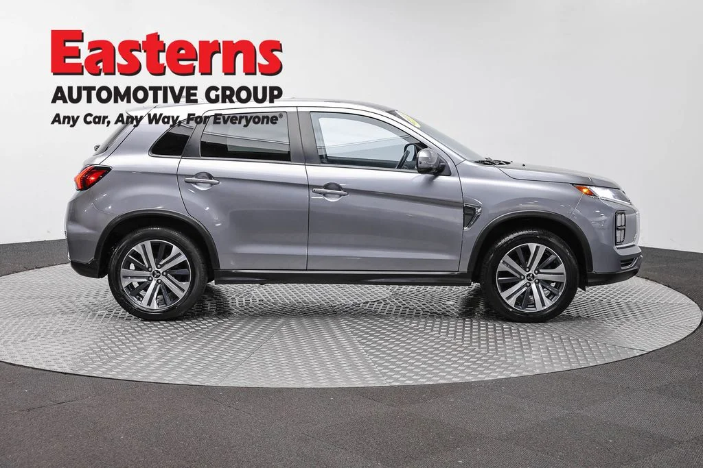 Used 2022 Silver Mitsubishi 2.0 SE image 4