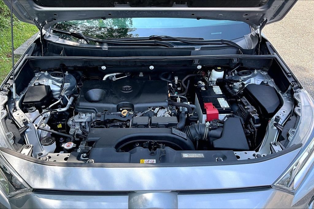 Used 2021 Silver Toyota XLE Premium image 36