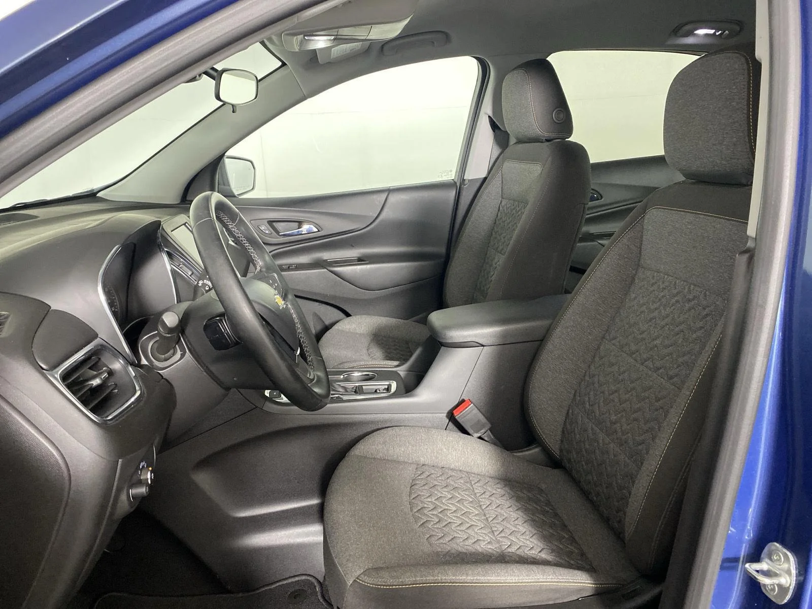 Used 2024 Lakeshore Blue Metallic Chevrolet LT image 10