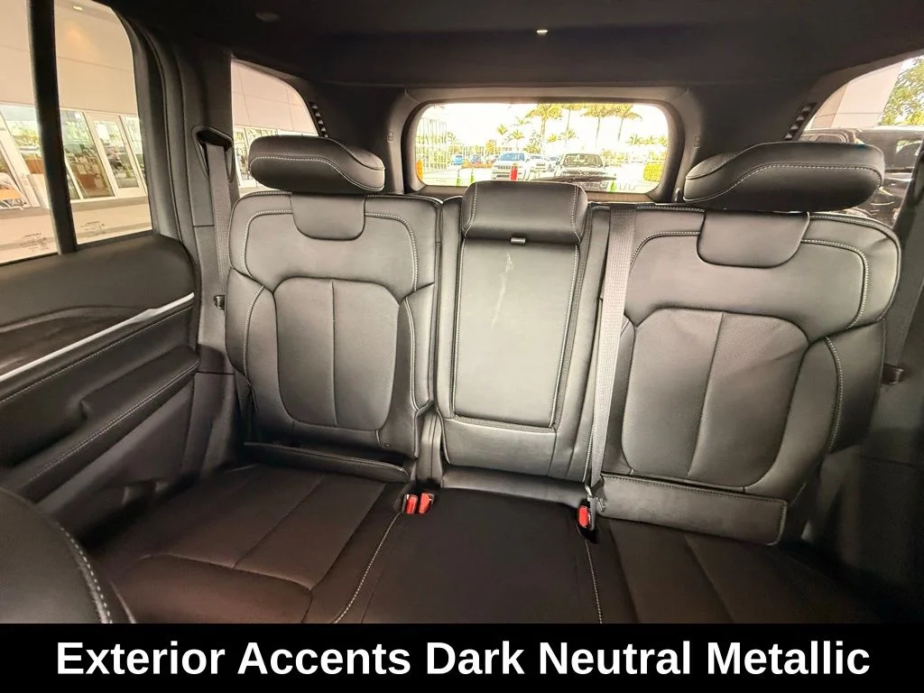 New 2026 Velvet Red Pearl-Coat Exterior Paint Jeep Limited Reserve image 23