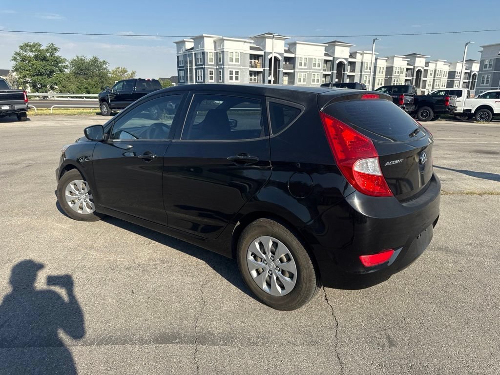 Used 2016 Ultra Black Pearl Hyundai SE image 11