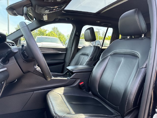Used 2024 Midnight Sky Jeep 4xe image 14