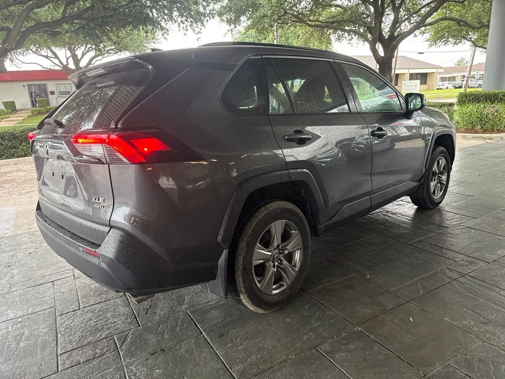2024 Toyota RAV4 XLE - Photo 5
