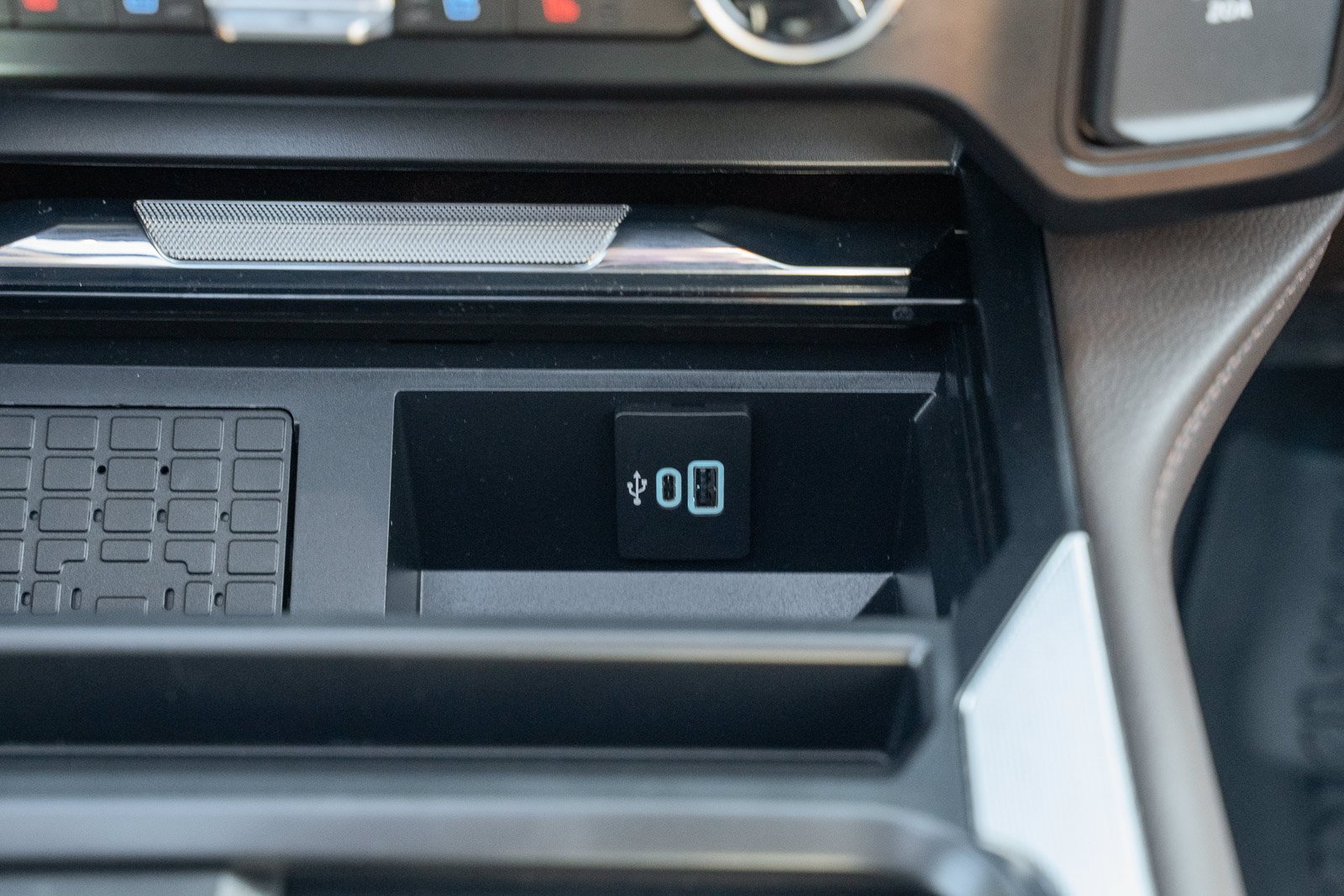 Used 2025 White Ford King Ranch image 41
