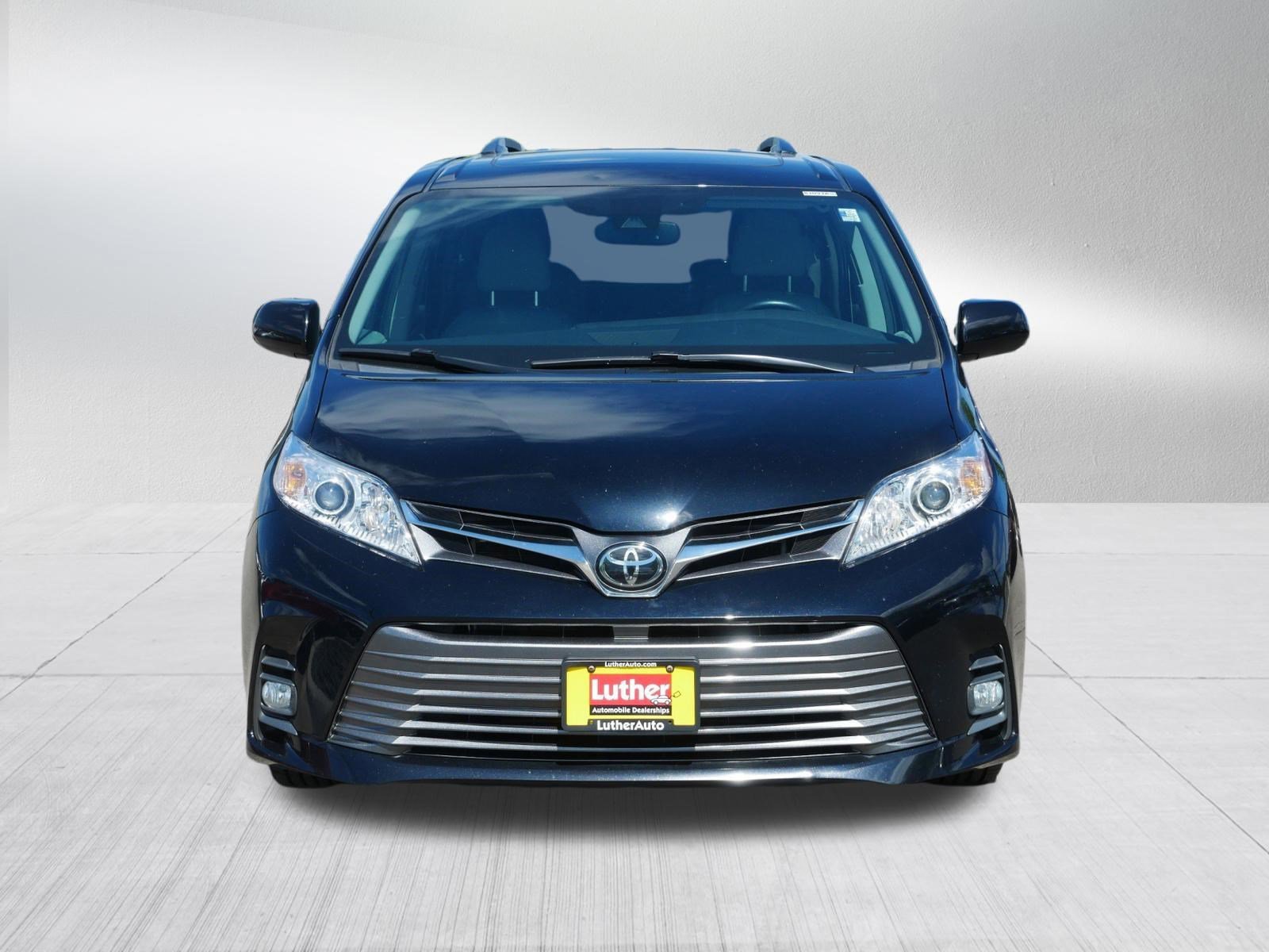 Used 2020 Toyota Sienna XLE with VIN 5TDYZ3DC4LS072089 for sale in Bloomington, Minnesota