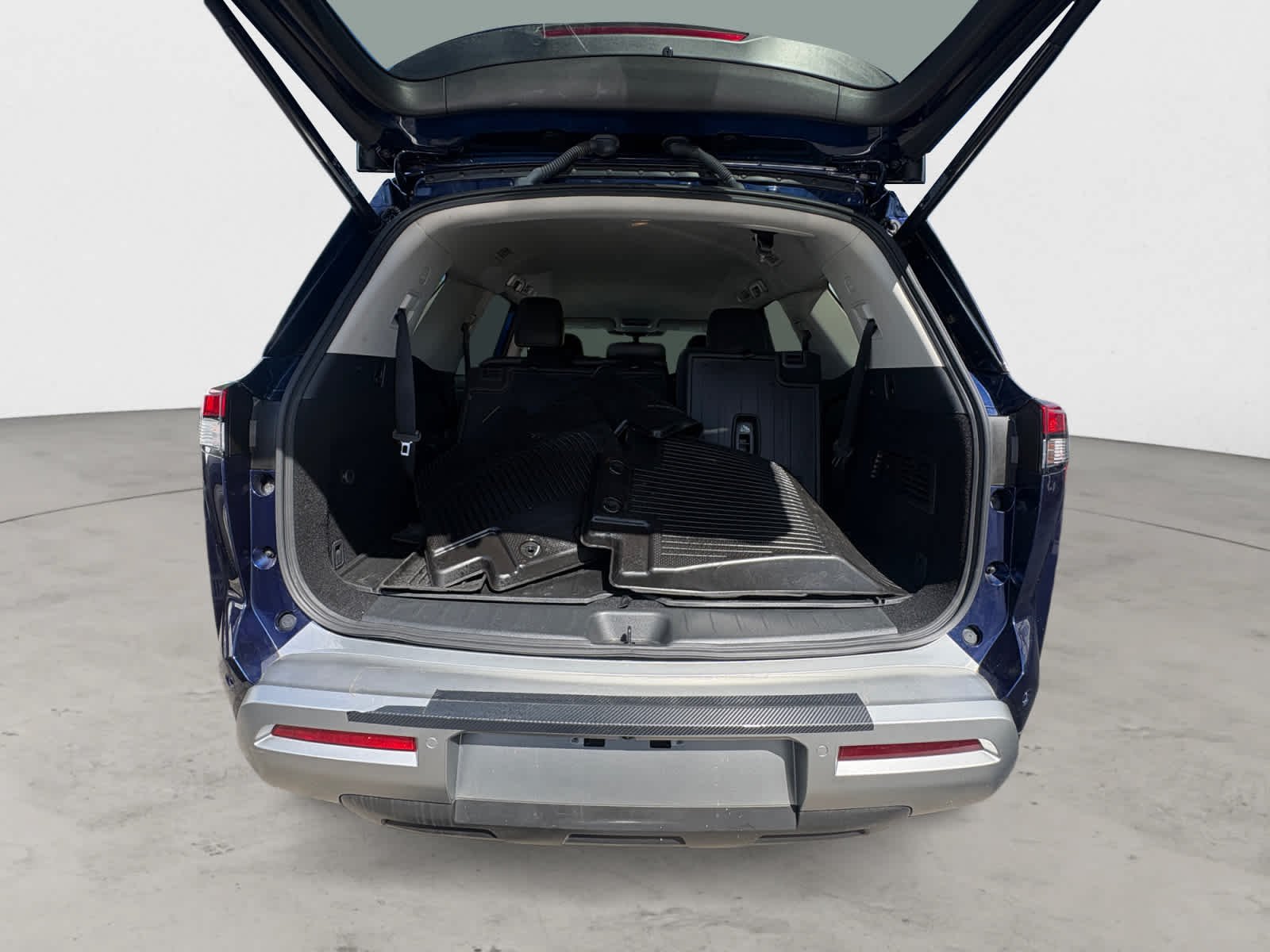 Used 2025 Deep Ocean Blue Pearl Nissan SL image 23