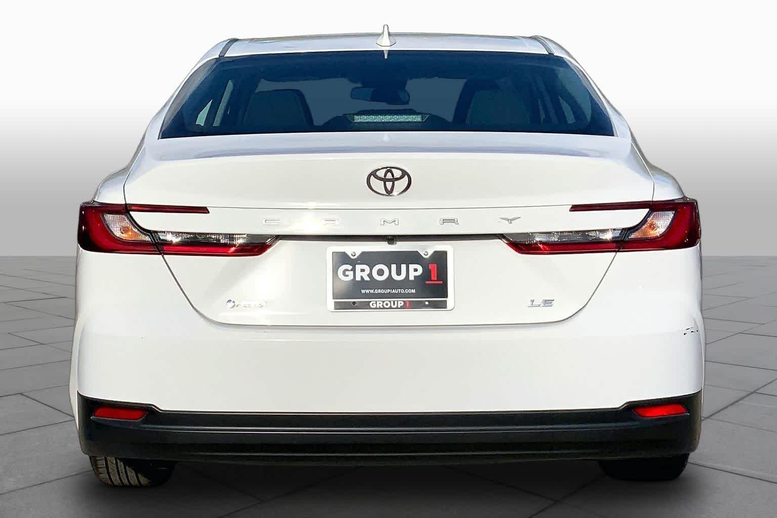 Used 2025 Ice Cap Toyota LE image 5