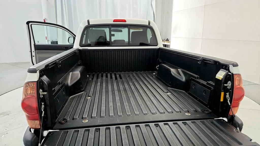 Used 2014 White Toyota Base image 18