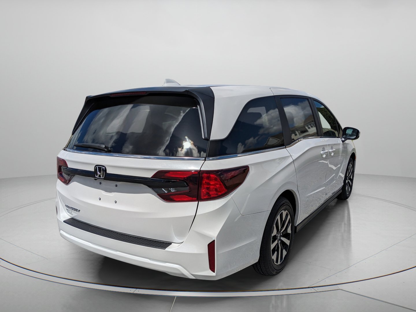 New 2027 Platinum White Pearl Honda EX-L image 6