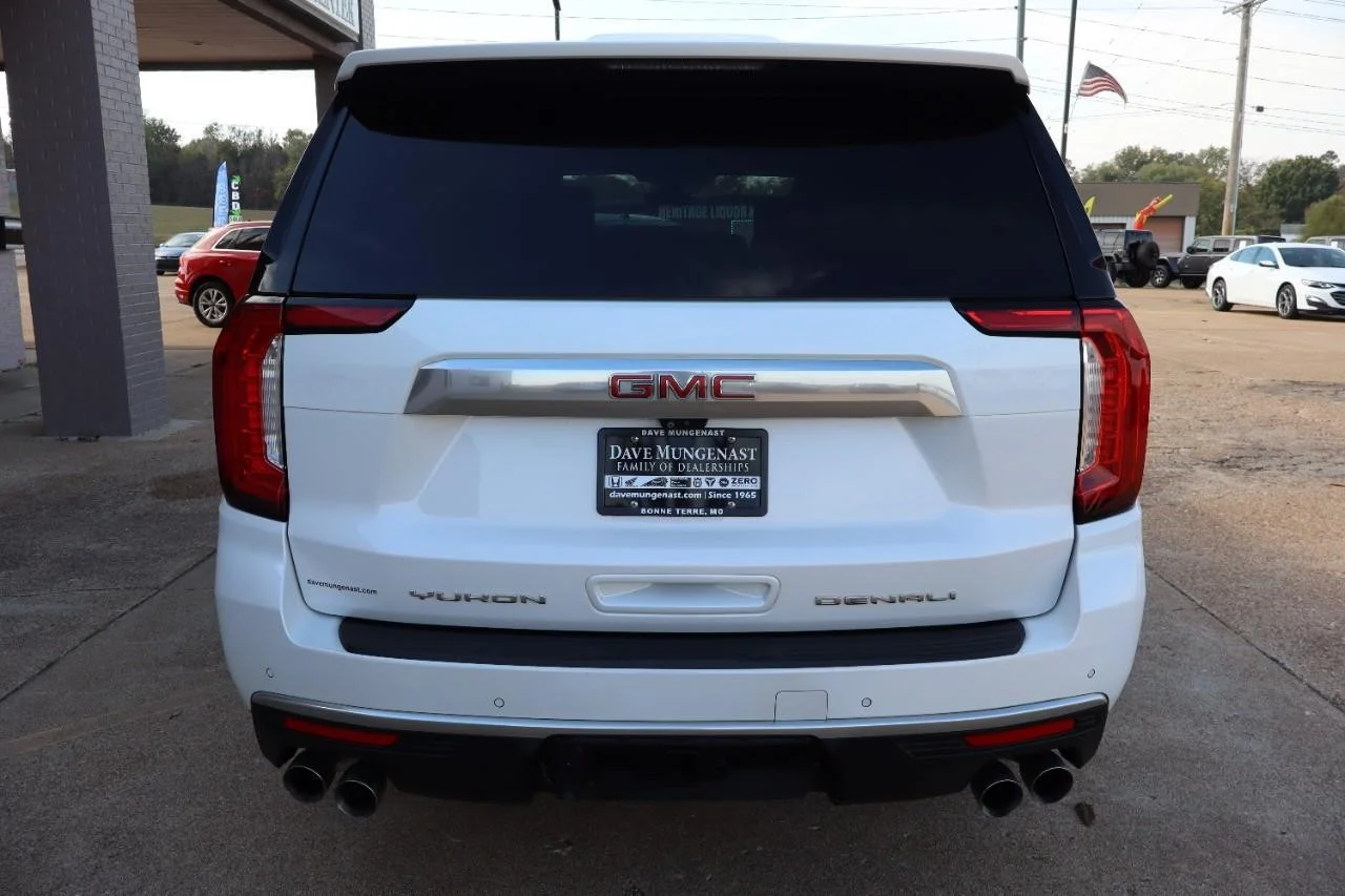 Used 2021 White Frost Tricoat GMC Denali image 5