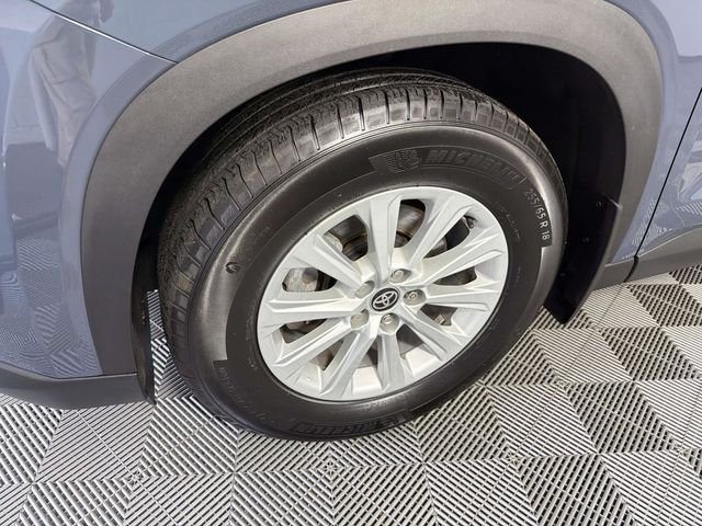 Used 2024 White Toyota XLE image 9