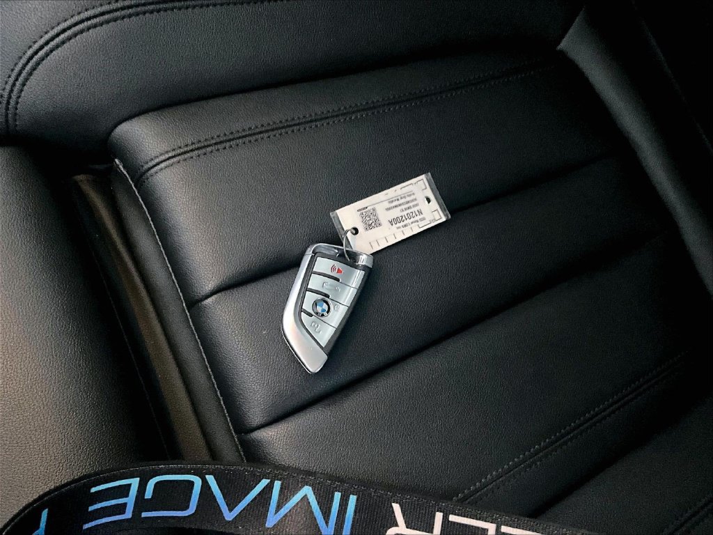 Used 2022 Gray BMW xDrive40i image 32