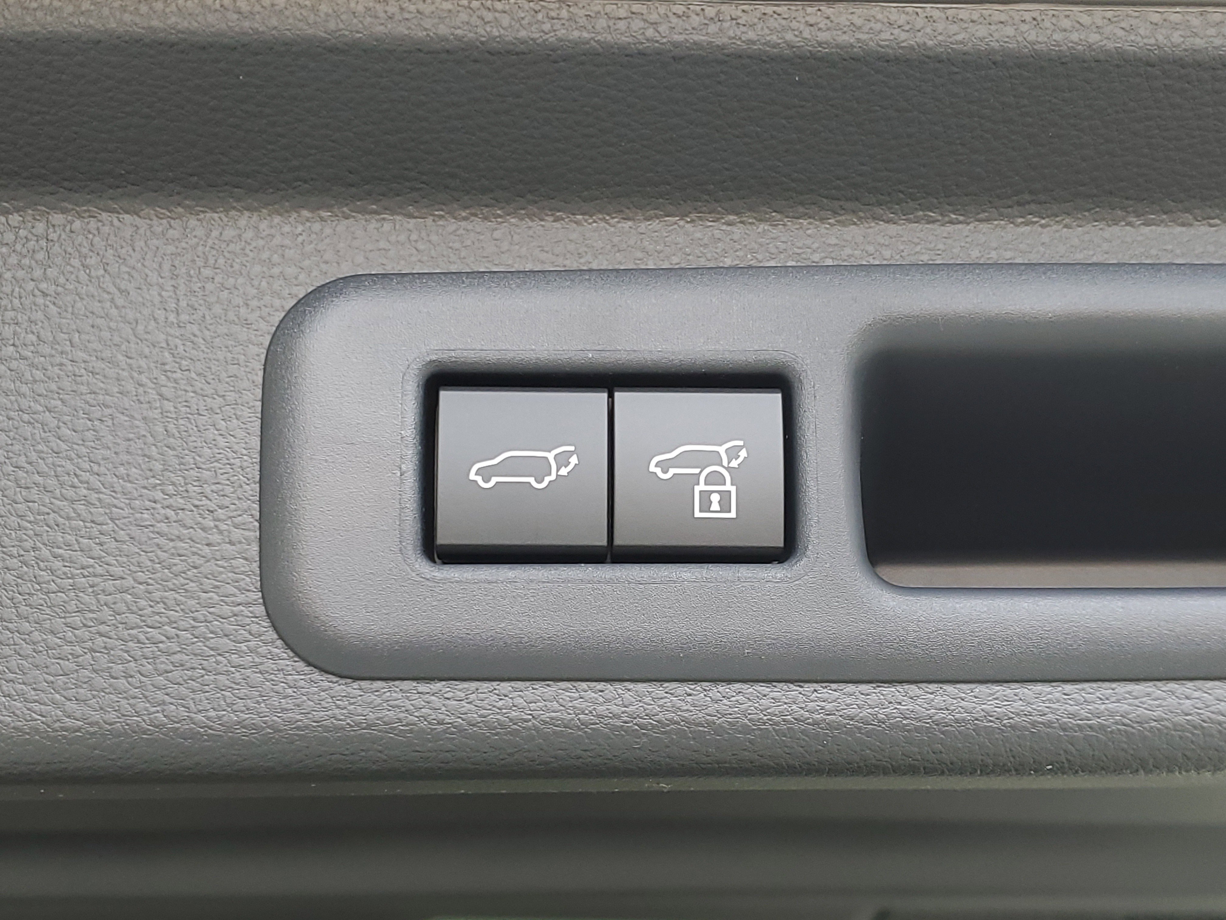 New 2026 Wind Chill Pearl <sup>1</sup> Toyota  Platinum image 12