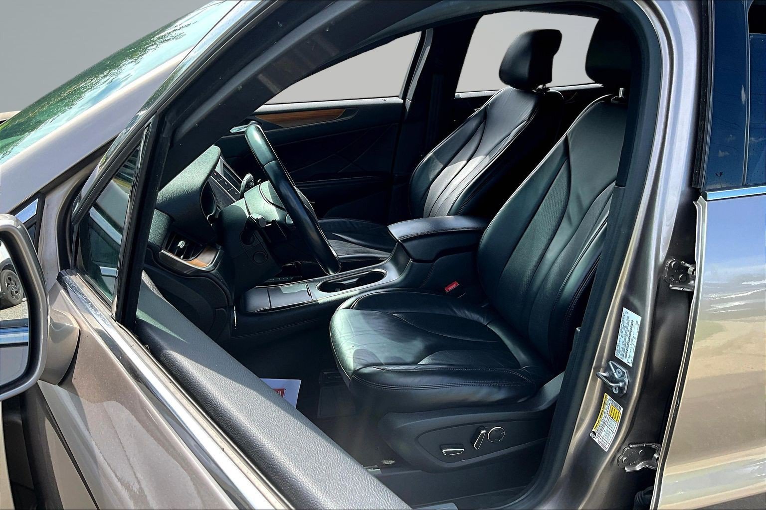 Used 2019 Brown Lincoln Select image 18