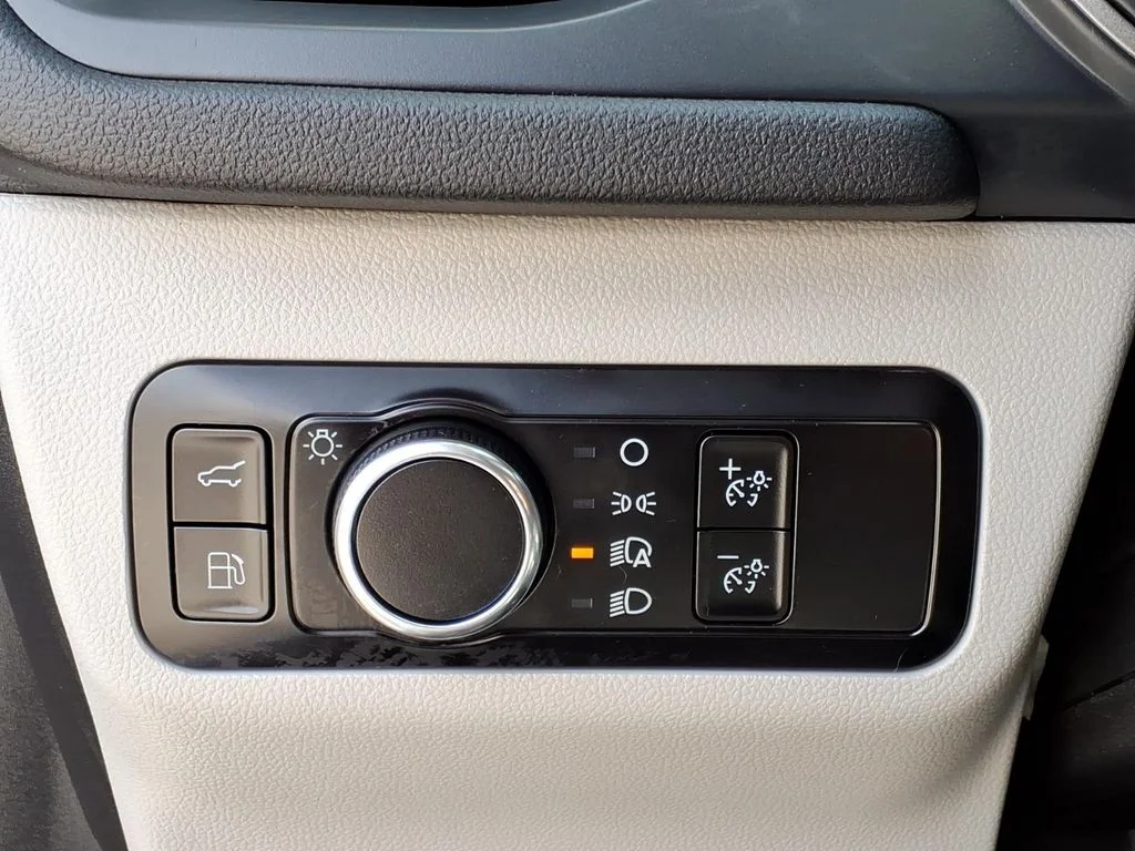 Used 2023 Silver Ford Active image 23