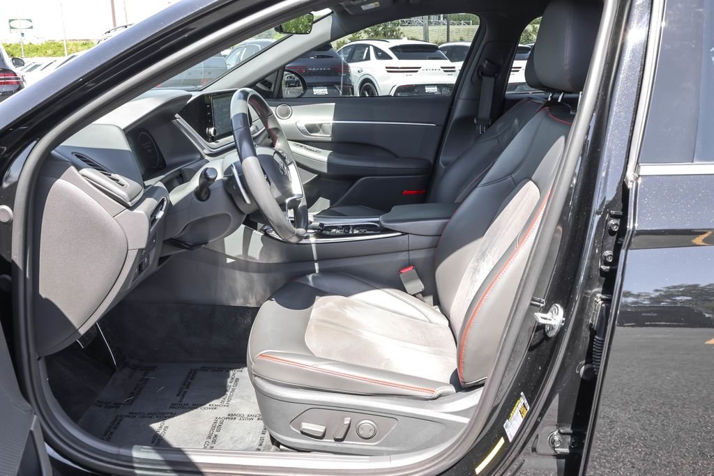 Used 2021 Black Hyundai SEL Plus image 5