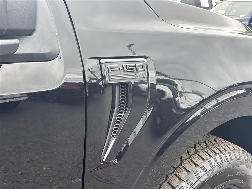 New 2026 Agate Black Metallic Ford XLT image 11