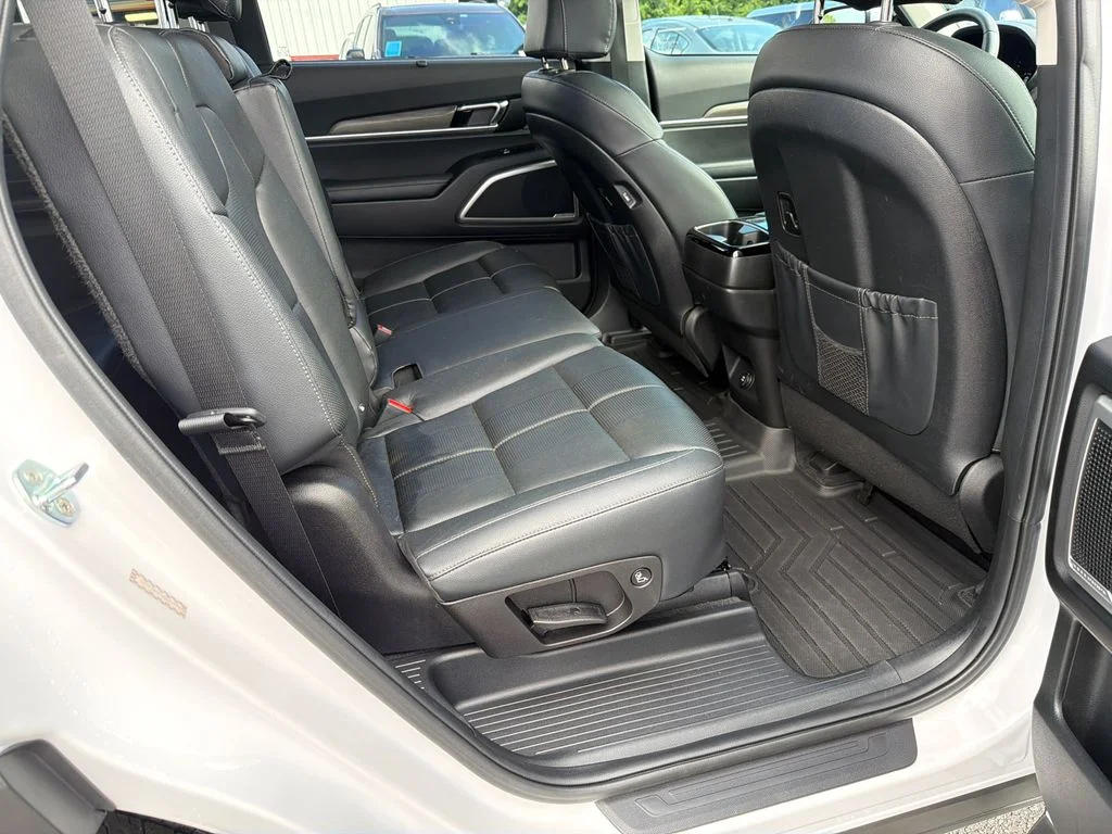 Used 2022 White Kia EX image 15