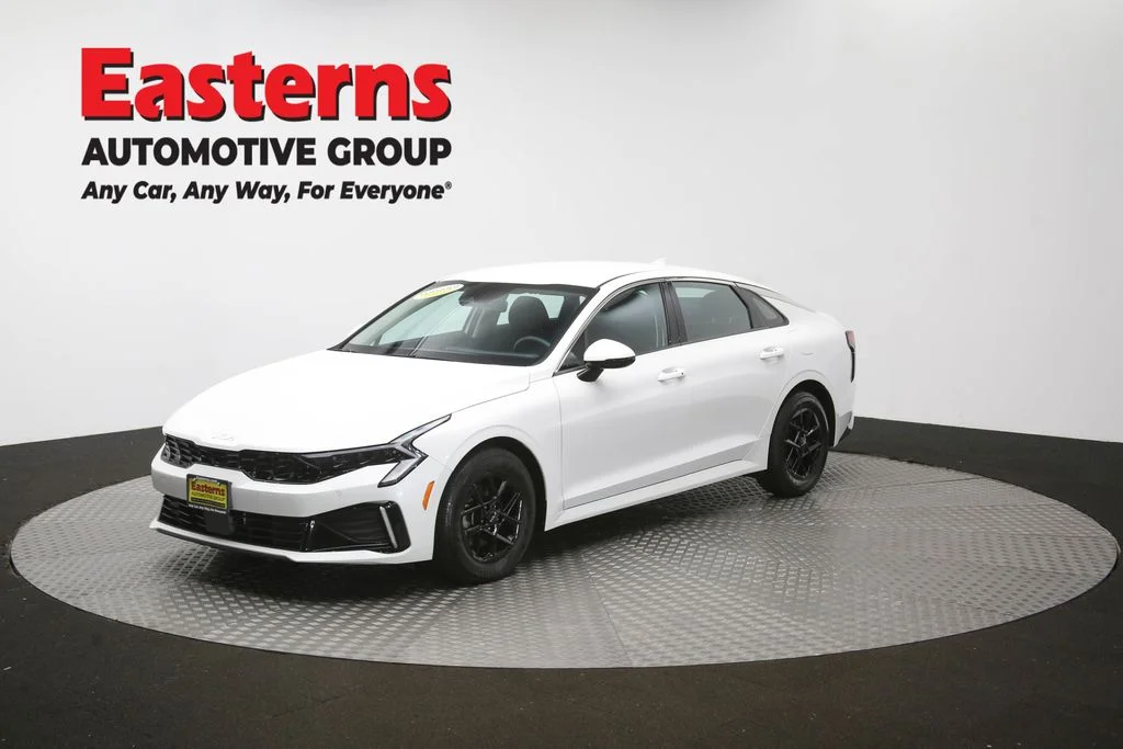 Used 2025 White Kia LXS image 55
