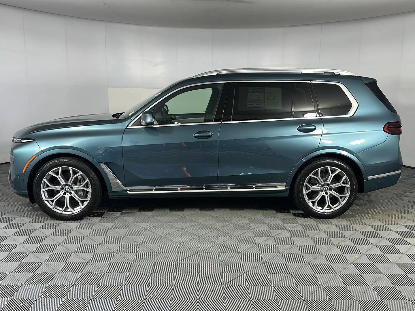 Used 2024 Blue Ridge Mountain Metallic BMW xDrive40i image 7