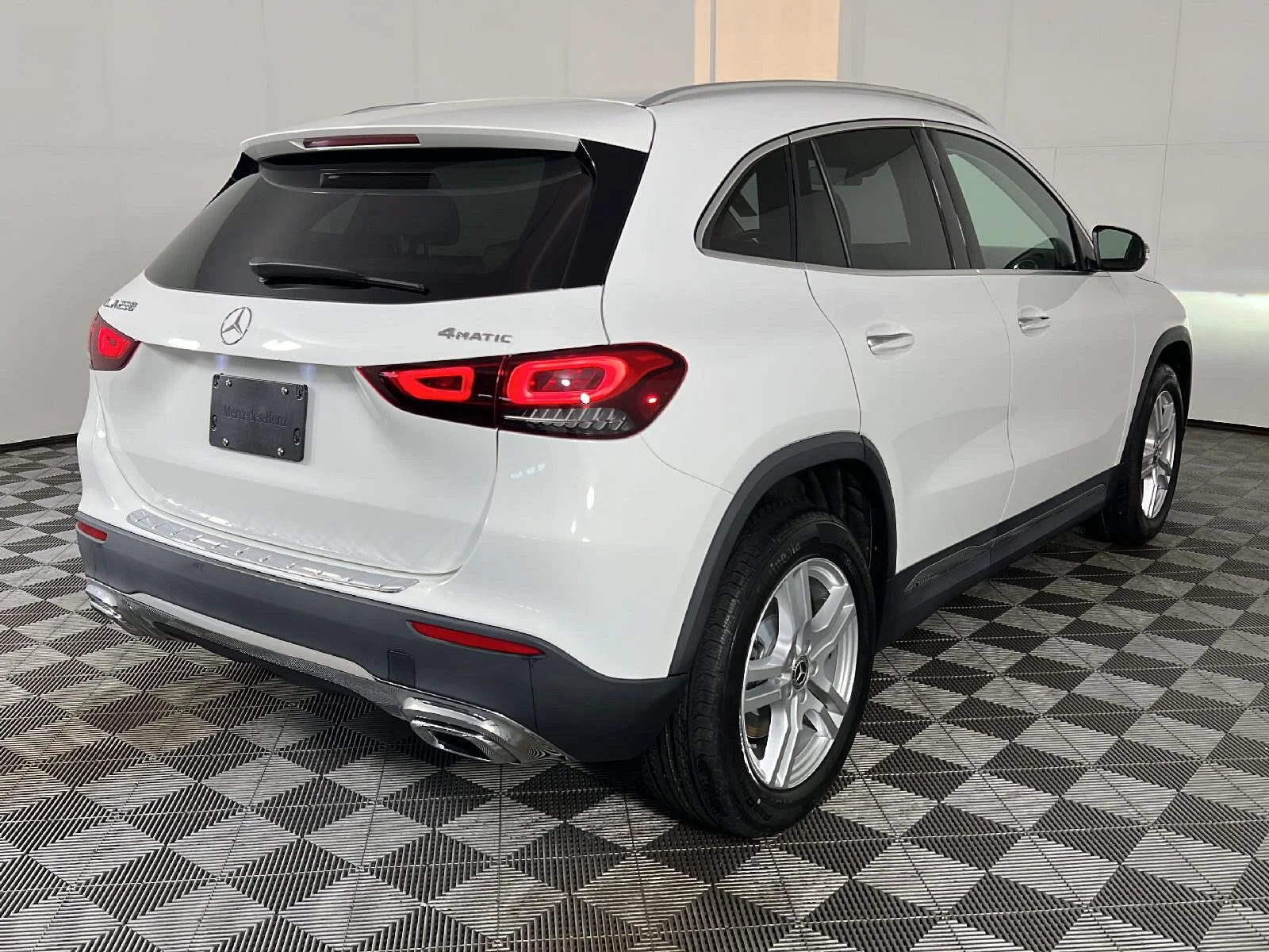 Used 2023 Polar White Mercedes-Benz GLA 250 image 19