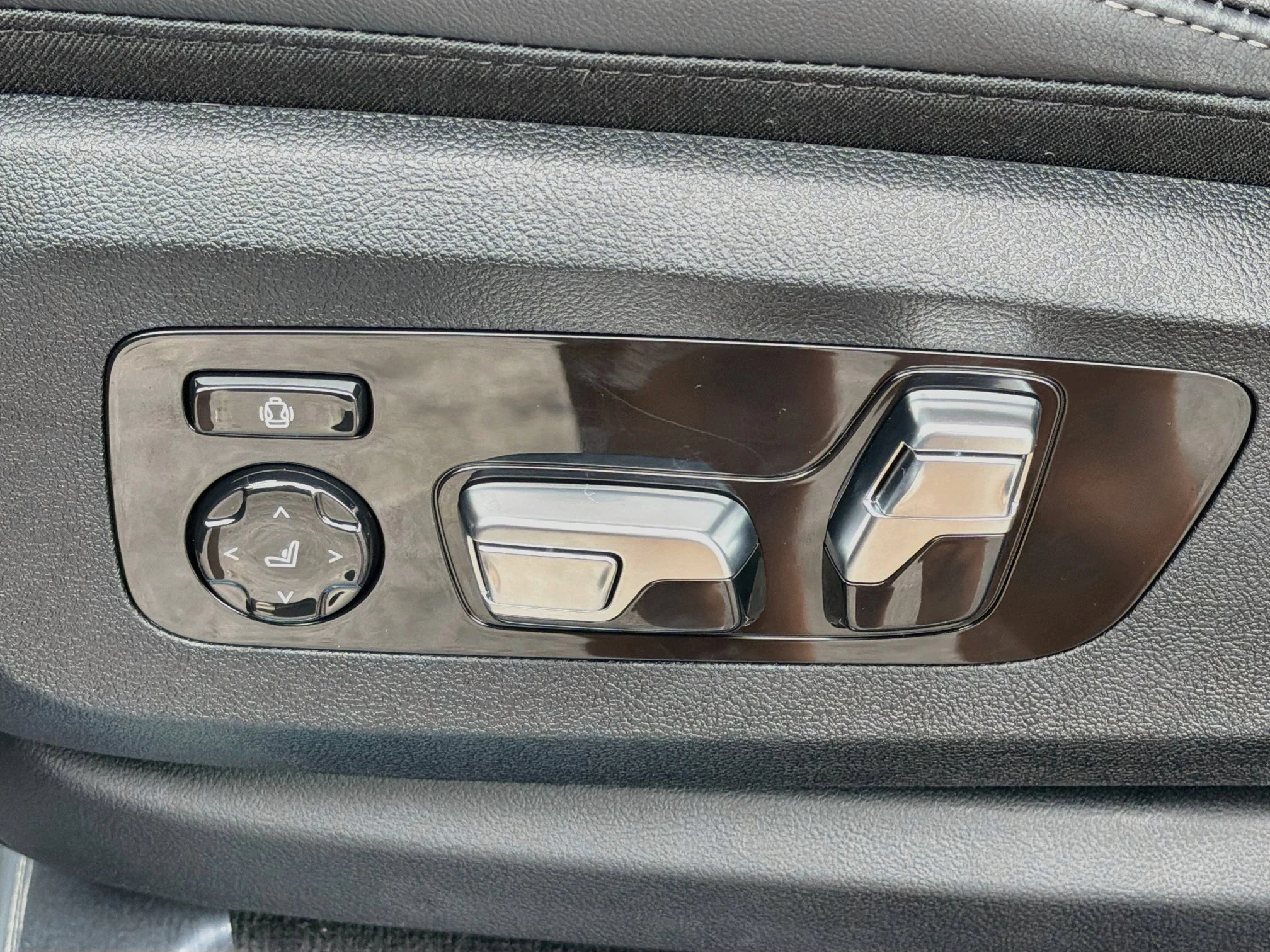 New 2027 Black Sapphire Metallic BMW xDrive40i image 25