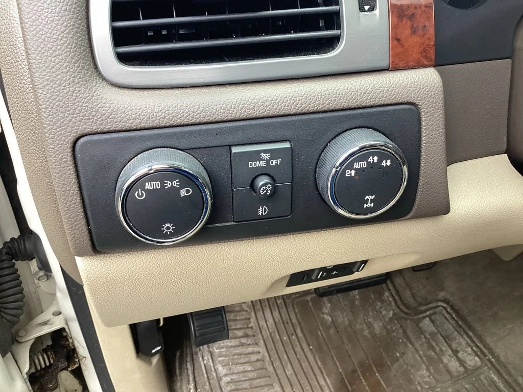 Used 2012 WHITE DIAMOND TRICOAT Chevrolet LTZ image 18