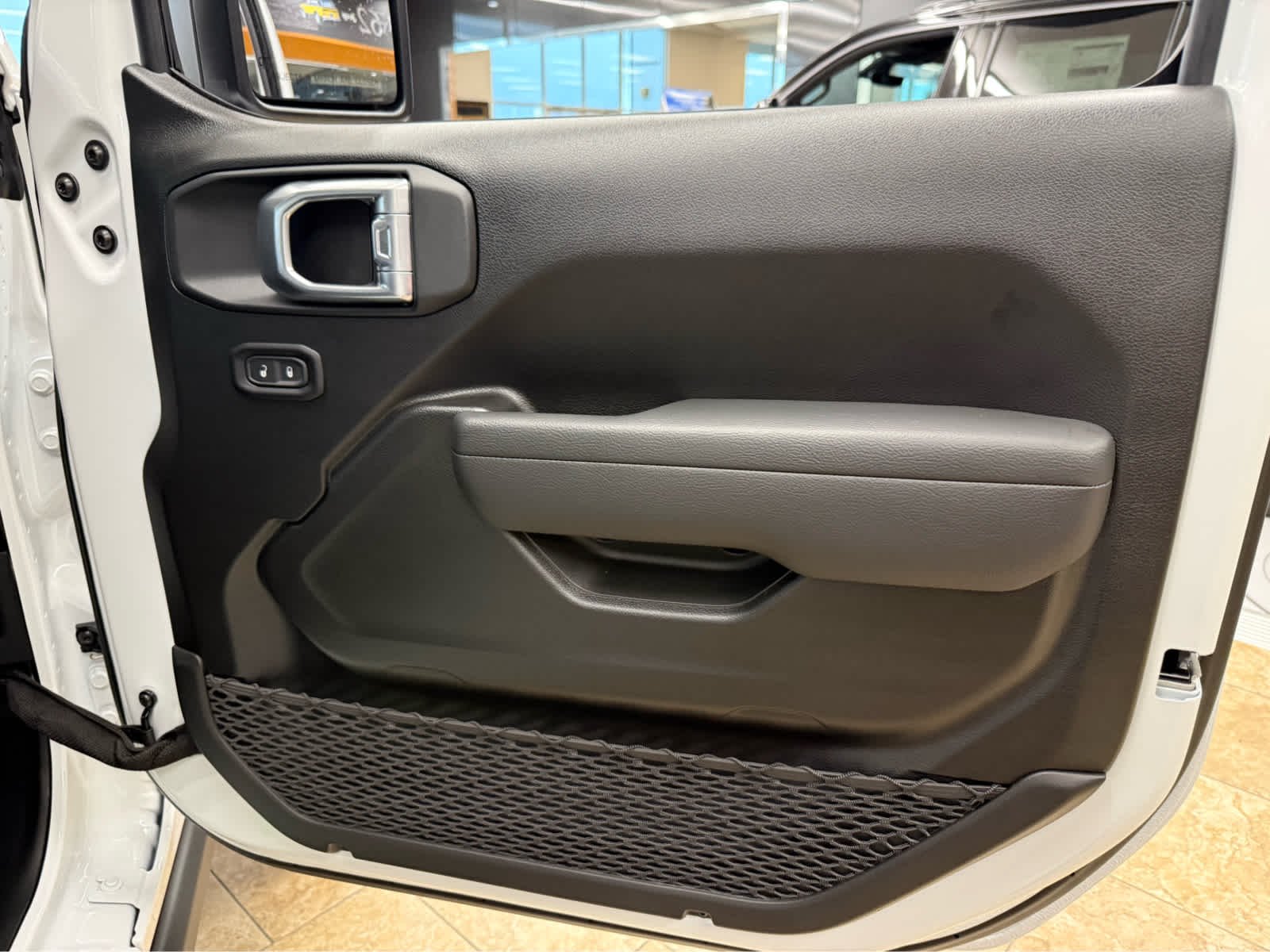 New 2026 BRIGHT WHITE CLEAR COAT Jeep Sport S image 19