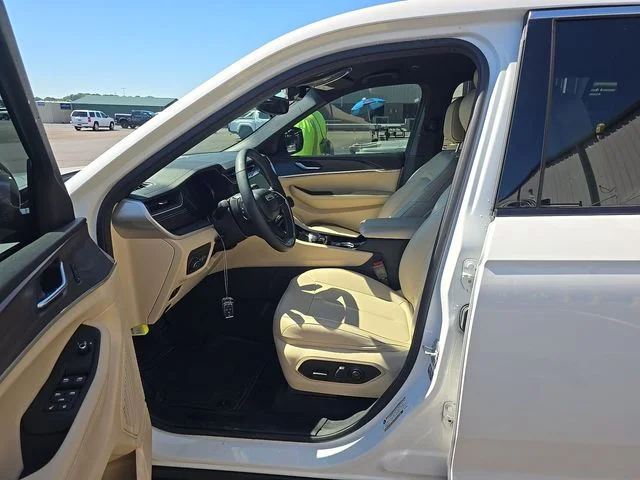 Used 2023 White Jeep Limited image 12