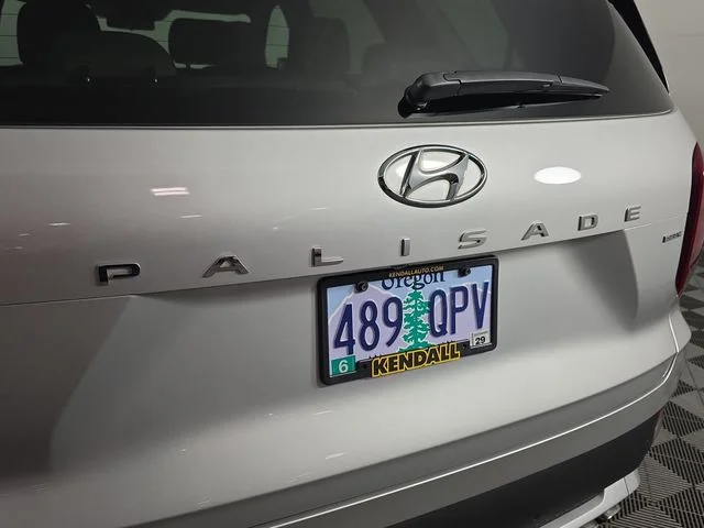 Used 2022 Silver Hyundai SE image 10
