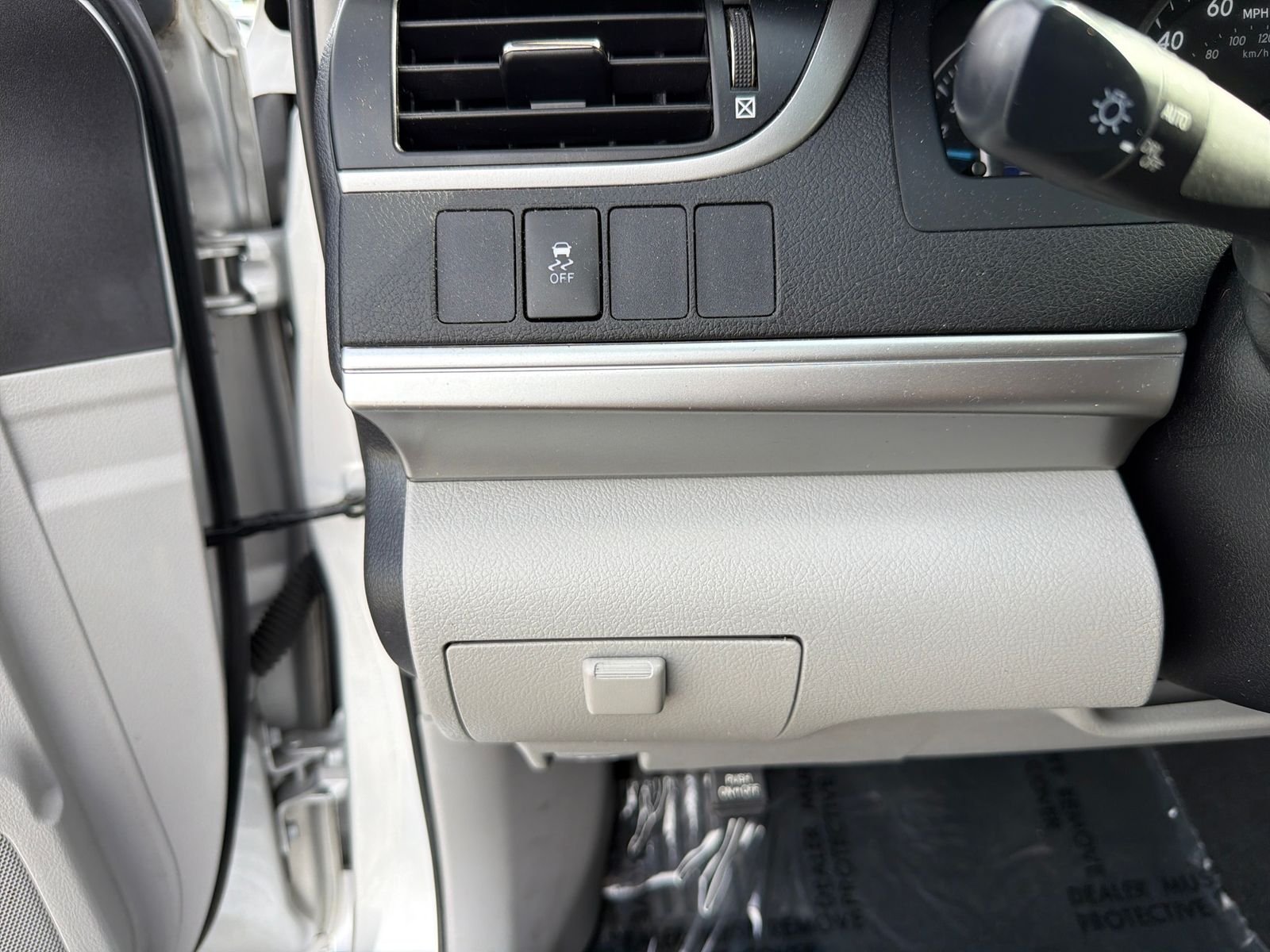 Used 2014 Silver Toyota LE image 17