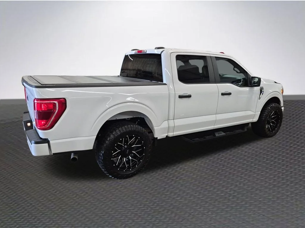 Certified Used 2023 Oxford White Ford XLT image 4